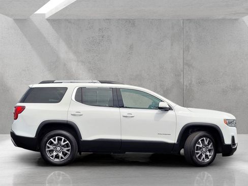 Used 2023 GMC Acadia SLT FWD image 3