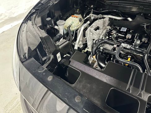 Used 2025 Nissan Kicks S AWD/4WD image 57