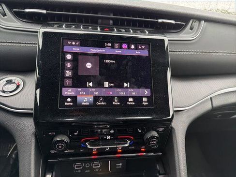 Certified 2025 Jeep Grand Cherokee Altitude image 12