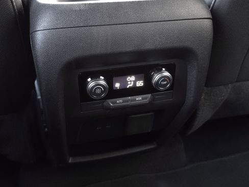 Used 2025 GMC Acadia Elevation image 31