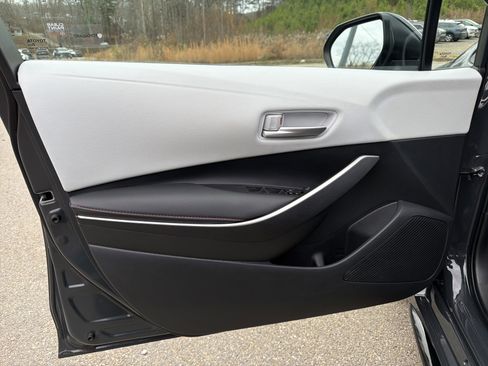 Used 2025 Toyota Corolla SE image 10
