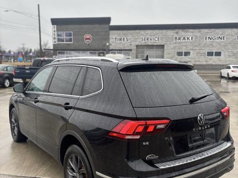Used 2022 Volkswagen Tiguan SE w/ Panoramic Sunroof Package image 5
