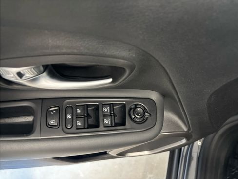 Used 2022 Jeep Renegade Latitude w/ Convenience Group AWD/4WD image 19