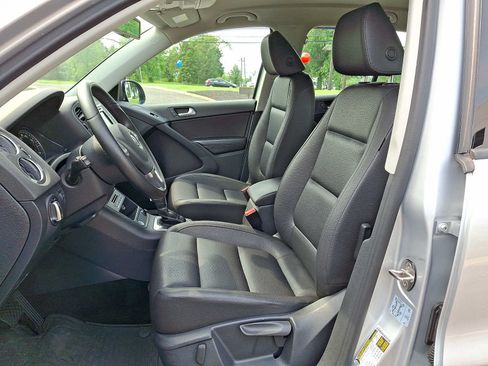 Used 2017 Volkswagen Tiguan S AWD/4WD image 11