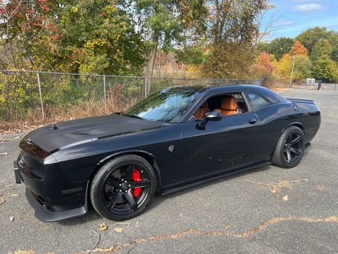 Used 2017 Dodge Challenger SRT Hellcat image 1