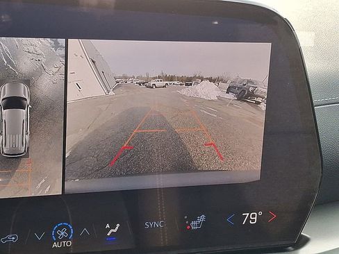 New 2025 Chevrolet Traverse LT w/ Driver Confidence Package image 29