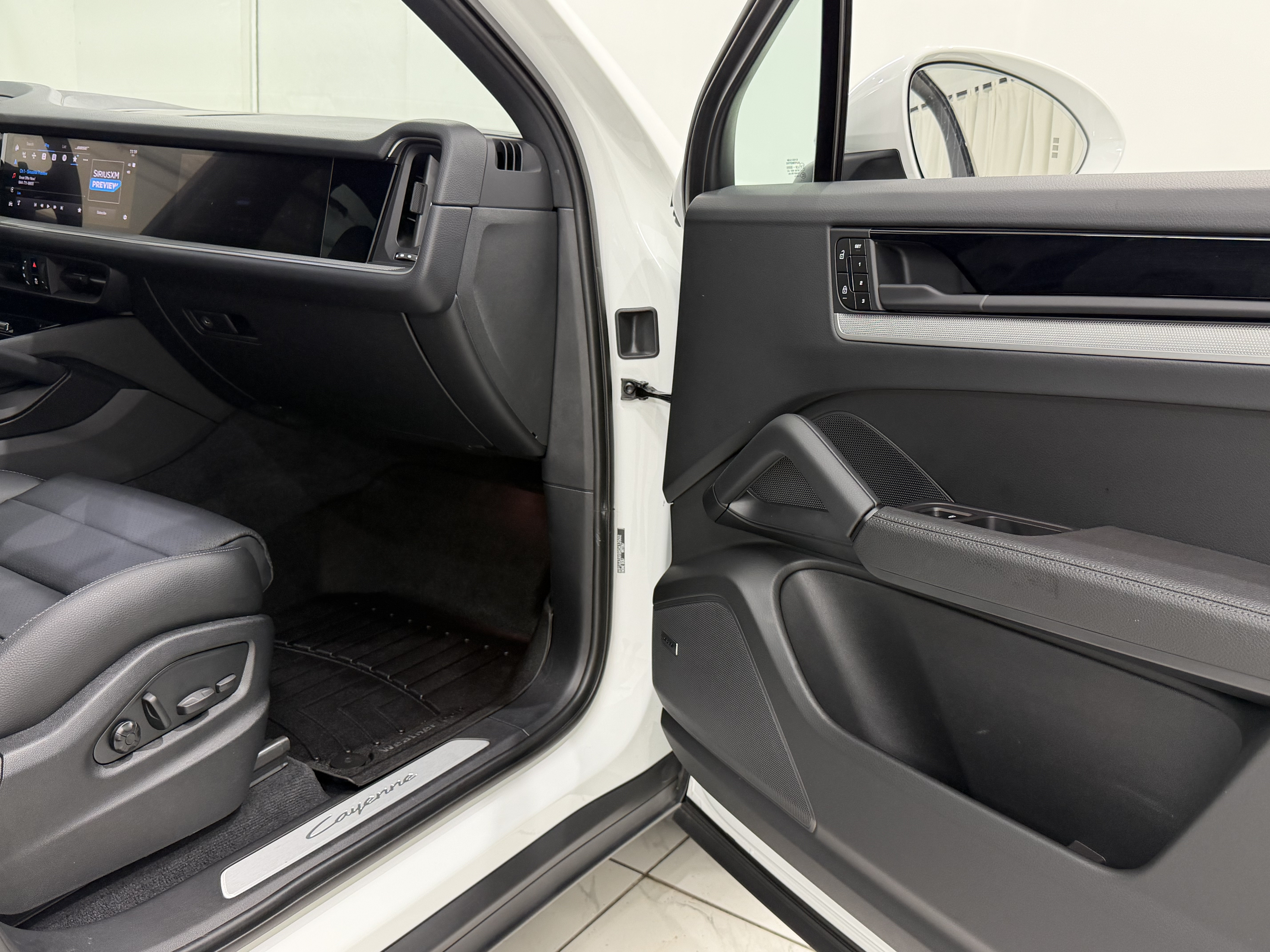 Certified 2024 Porsche Cayenne AWD/4WD image 22