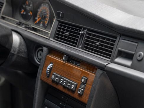 Used 1991 Mercedes-Benz 190 E 2.6 image 36