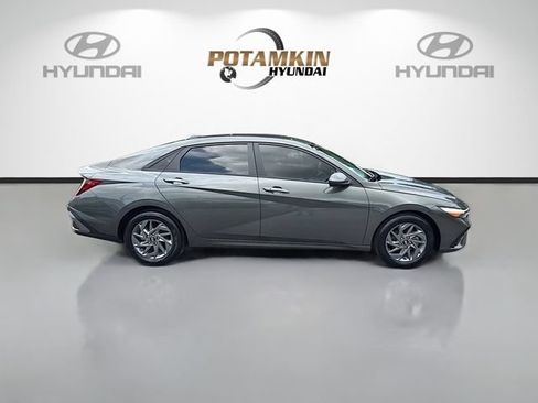 Used 2024 Hyundai Elantra SEL FWD image 4