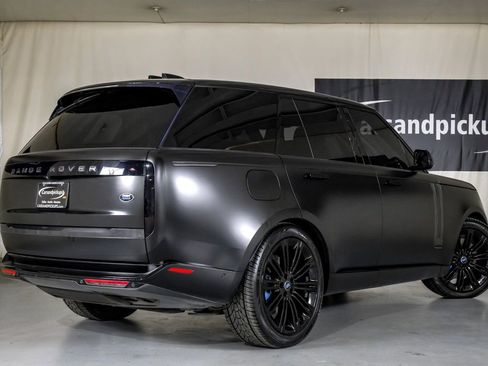 Used 2023 Land Rover Range Rover SE image 8