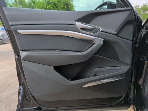 Used 2023 Audi e-tron Premium Plus image 12