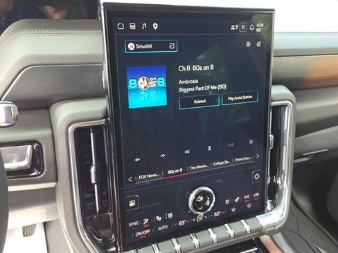 Used 2025 GMC Yukon Denali w/ LPO, Illumination Package RWD image 23