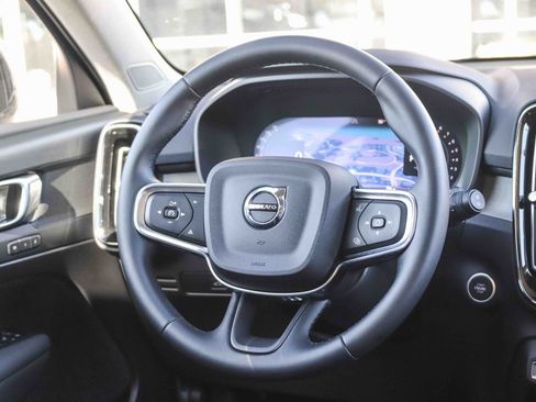 Used 2026 Volvo XC40 B4 Core FWD image 17