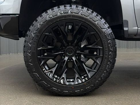 Used 2026 Chevrolet Silverado 1500 Custom Trail Boss w/ LPO, Dark Essentials Package AWD/4WD image 10