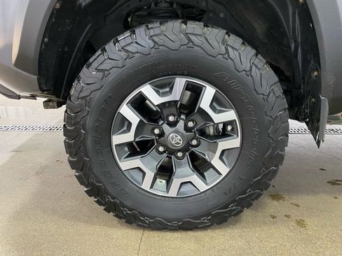 Certified 2018 Toyota Tacoma TRD Off-Road w/ TRD Premium Off Road Package image 24