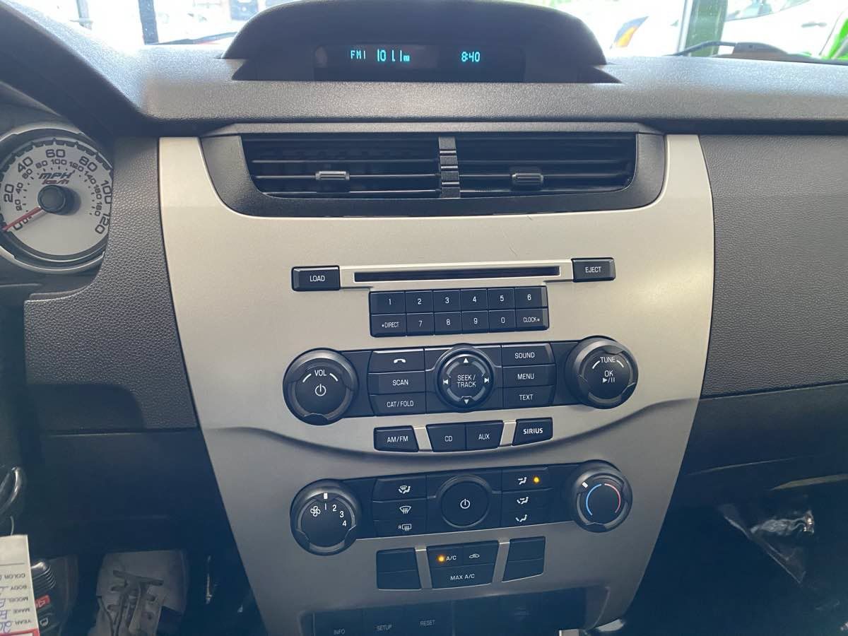 Used 2009 Ford Focus SE FWD image 15