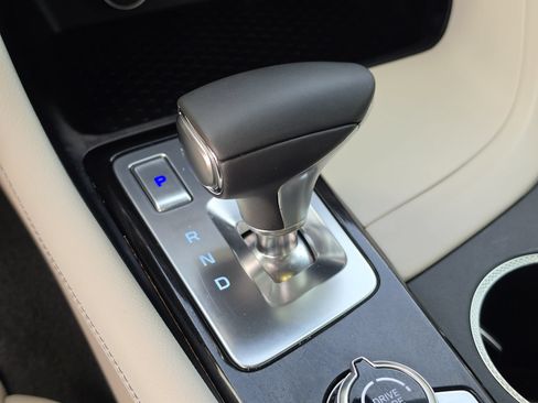 Used 2025 Genesis G70 2.5T RWD image 27