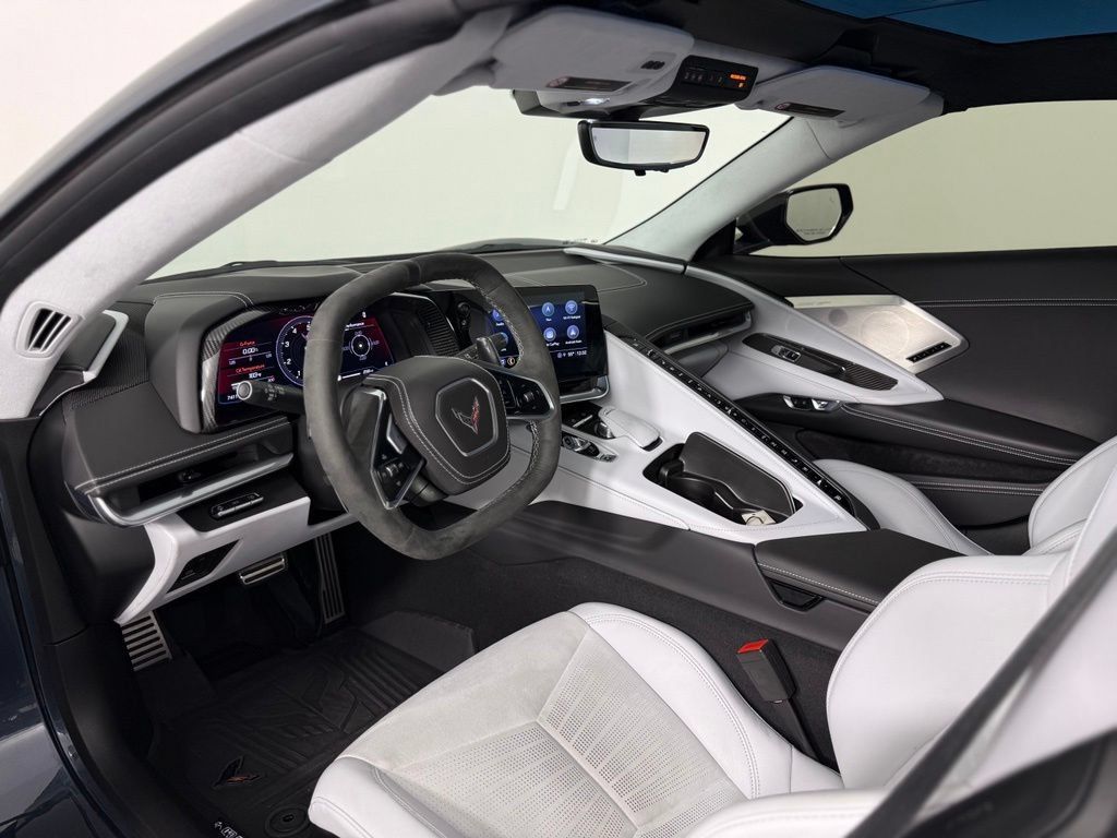 Used 2021 Chevrolet Corvette Stingray Premium Cpe w/ Z51 Performance Package RWD image 4