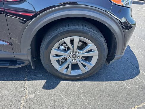 Used 2021 Ford Explorer XLT w/ Equipment Group 202A AWD/4WD image 13