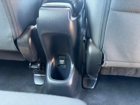 Used 2019 Honda HR-V LX image 14