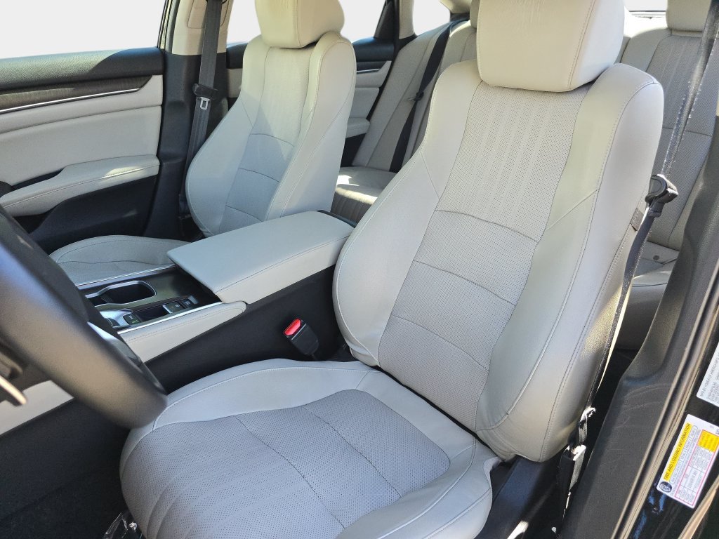 Used 2018 Honda Accord Touring image 18