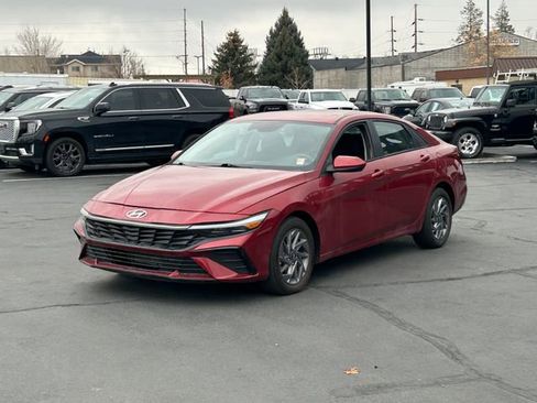 Used 2024 Hyundai Elantra SEL FWD image 8