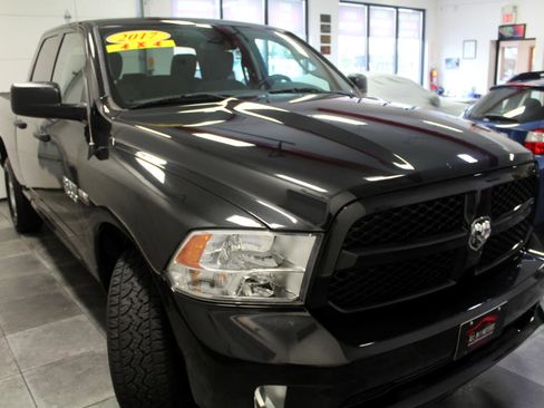 Used 2017 RAM 1500 Express image 3