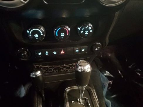Used 2016 Jeep Wrangler Sahara w/ Connectivity Group AWD/4WD image 20