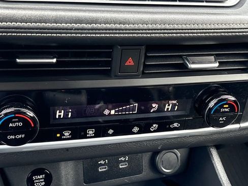 Certified 2025 Nissan Rogue SV image 15