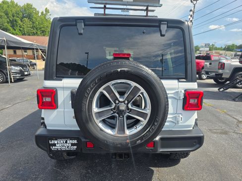 Used 2018 Jeep Wrangler Unlimited Sahara AWD/4WD image 6