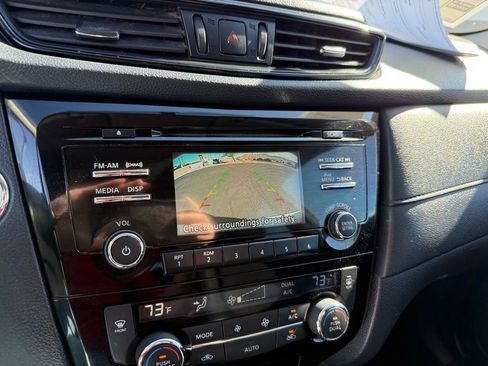 Used 2017 Nissan Rogue SV image 28