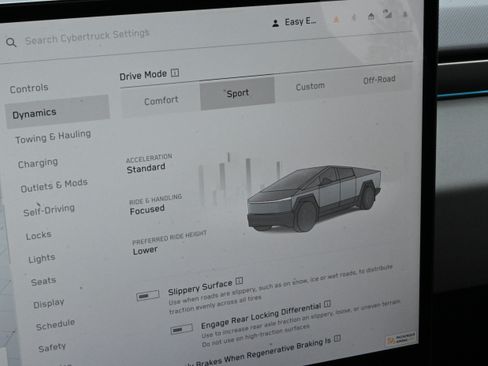 Used 2024 Tesla Cybertruck AWD Crew Cab image 33