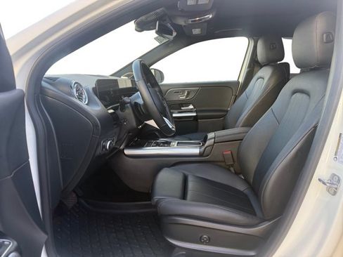Used 2025 Mercedes-Benz GLA 250 4MATIC image 10