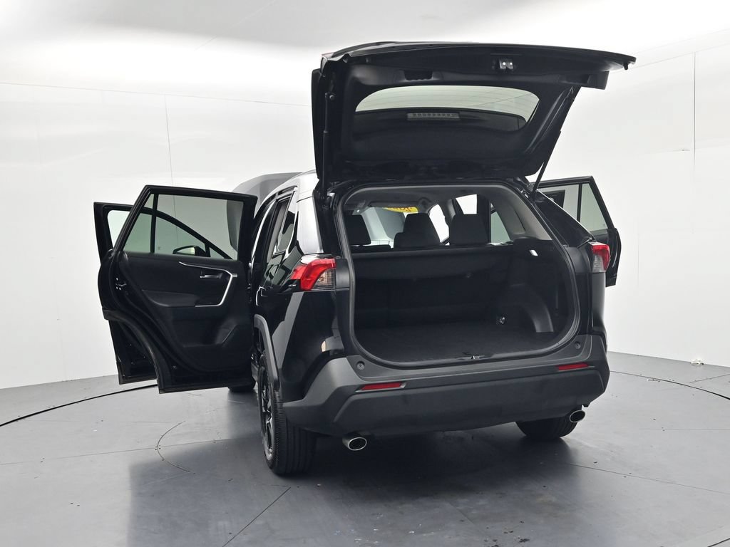 Used 2025 Toyota RAV4 XLE AWD/4WD image 57
