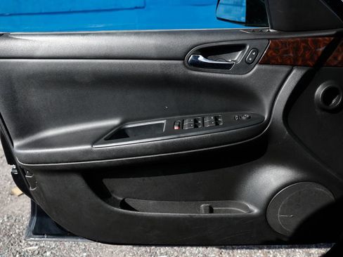 Used 2013 Chevrolet Impala LTZ FWD image 37