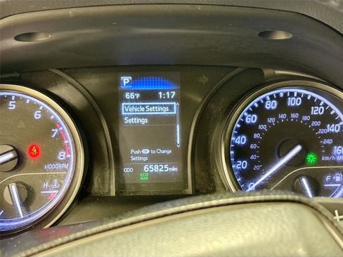 Used 2023 Toyota Camry SE image 12