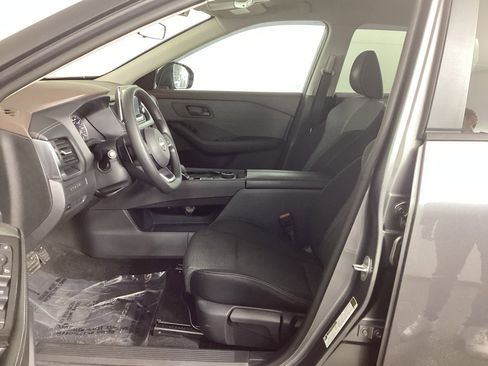 Used 2022 Nissan Rogue S image 15