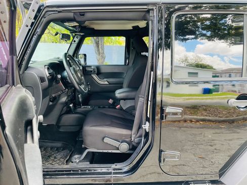 Used 2014 Jeep Wrangler Unlimited Sport w/ Connectivity Group image 9