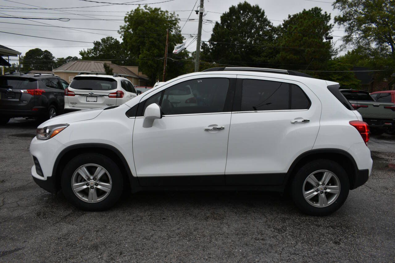 Used 2019 Chevrolet Trax LT w/ LT Convenience Package FWD image 3