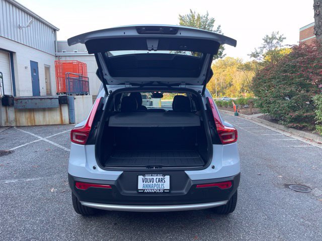 Used 2024 Volvo XC40 B5 Plus w/ Protection Package Premier AWD/4WD image 16