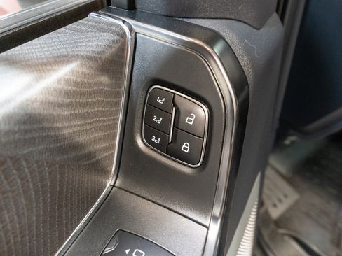 Used 2024 Ford F350 Platinum image 18