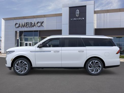New 2026 Lincoln Navigator L Reserve AWD/4WD image 3