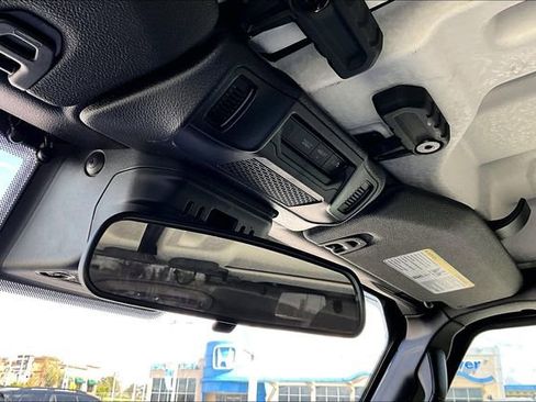 Used 2024 Jeep Wrangler Unlimited Rubicon image 24