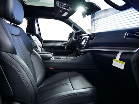 Used 2024 Jeep Wagoneer Series II image 19