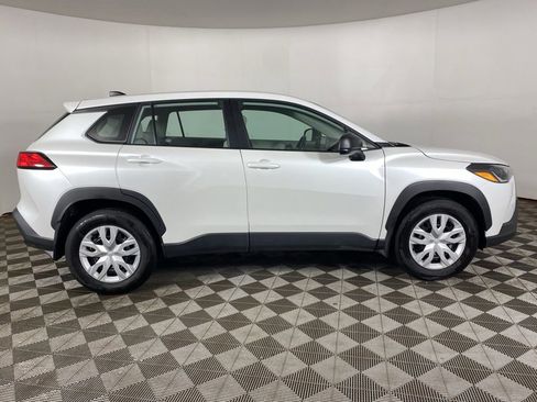 Used 2023 Toyota Corolla Cross L AWD/4WD image 9
