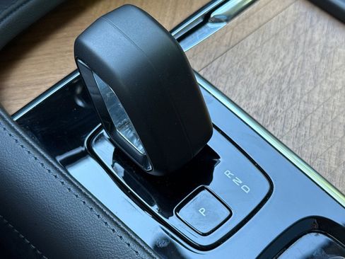 Used 2025 Volvo XC90 B6 Ultra image 29