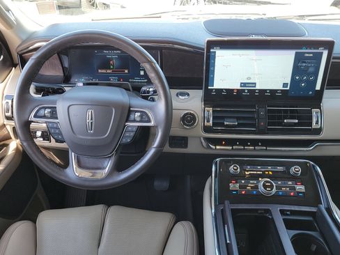 Used 2023 Lincoln Navigator Reserve AWD/4WD image 11