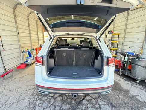 Used 2025 Volkswagen Atlas SE AWD/4WD image 33