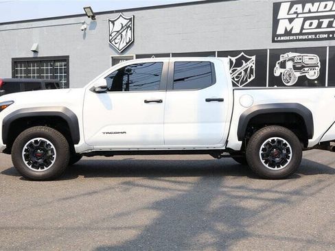 Used 2024 Toyota Tacoma TRD Off-Road AWD/4WD image 2