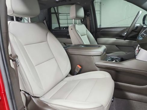 Used 2022 GMC Yukon SLT w/ SLT Luxury Package AWD/4WD image 48